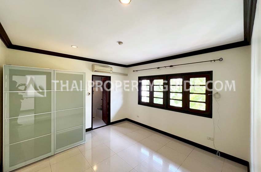 House with Shared Pool in Bangnatrad 